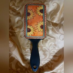 Paddle brush with vinyl design